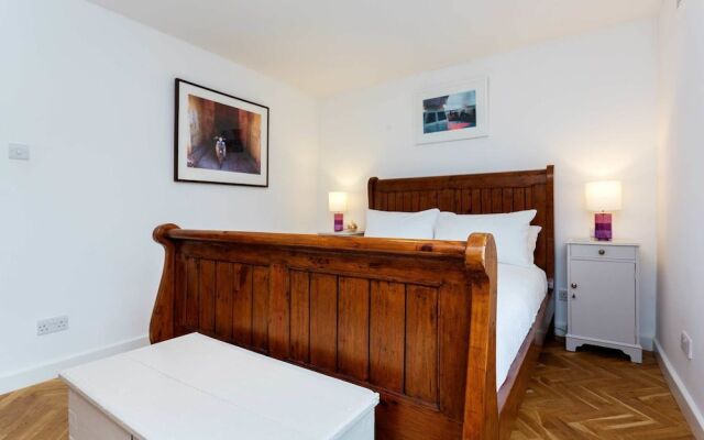 Veeve - The Coach House