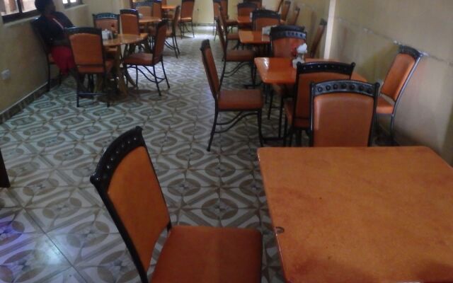 Mau Summit Hotel