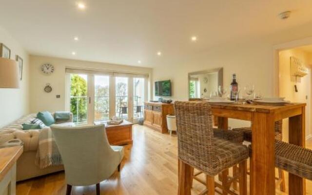 6 Sandy Lane