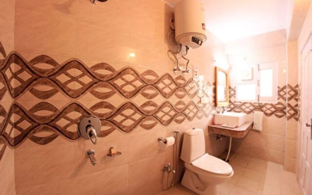 Goroomgo Kalra Regency Shimla