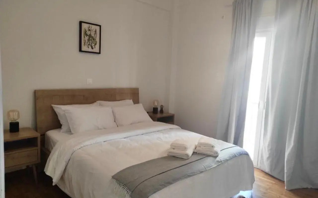 Sleek & Sunny Athenian Penthouse 5min from metro