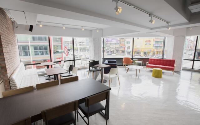 Single Inn Kaohsiung Station Hostel