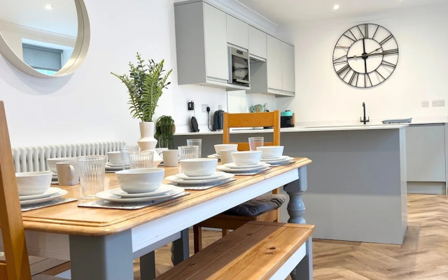 Spacious 5 Bed House Close to Seafront Penzance