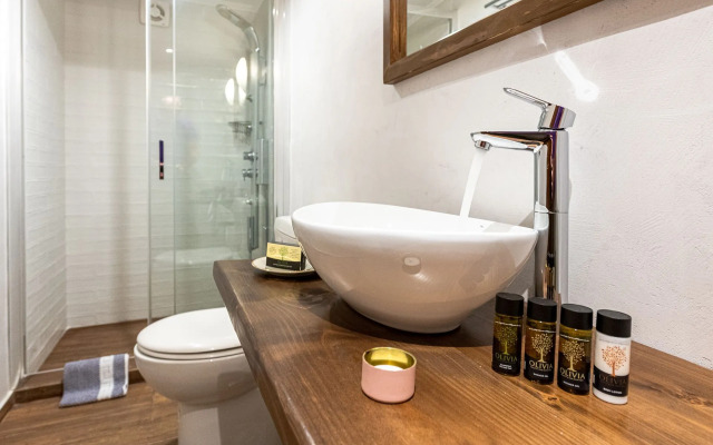 Ef Zin Studios & Suites