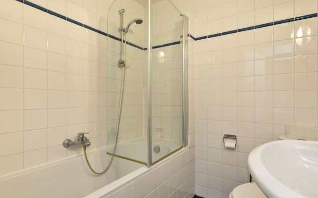 Spacious Luxury Apartment With Beautiful Views of the Marina