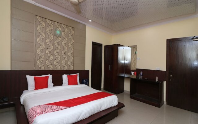 OYO 3735 Hotel Chilana Tower