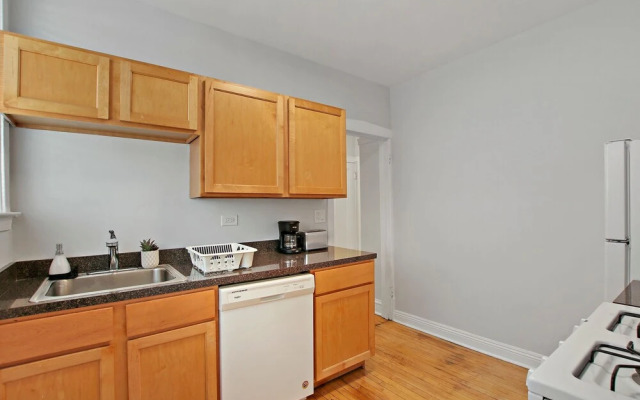 Deluxe 1BR Apt in a Ravenswood