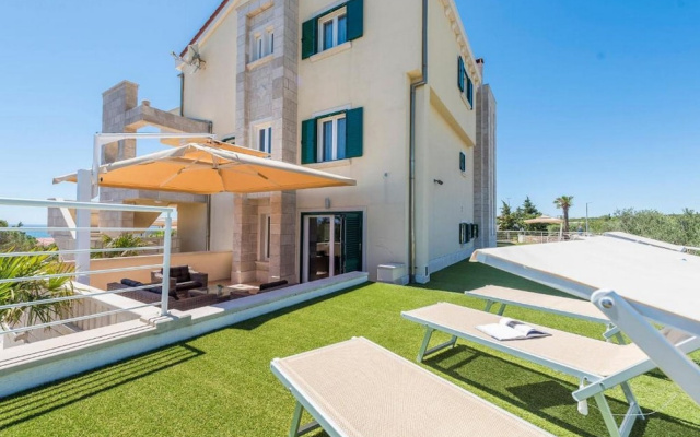 Sargas Suite 5 With Pool View