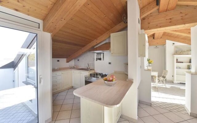 Irnerio White Apartment