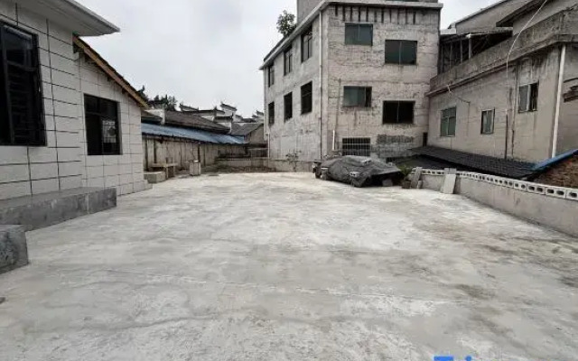 Mountain House Courtyard
