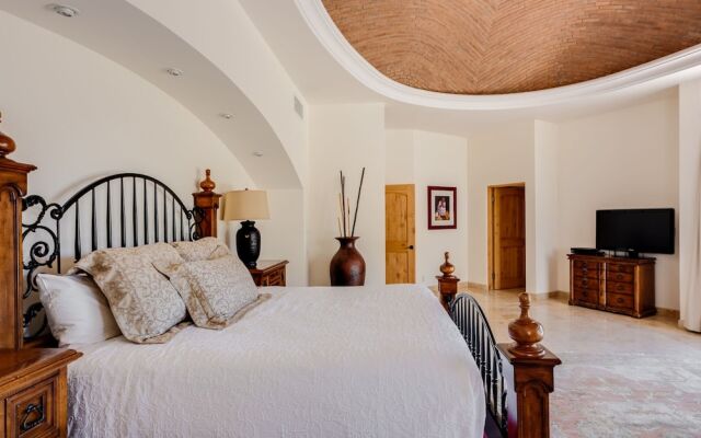 The Ultimate Holiday Villa in Cabo San Lucas With Private Pool and Close to the Beach, Cabo San Lucas Villa 1011