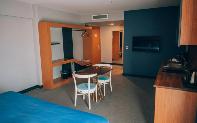 Roof 264 Hotel and Suites
