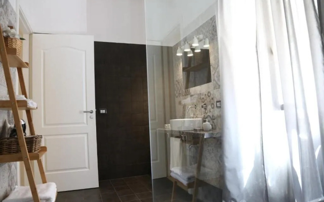 Dimi House