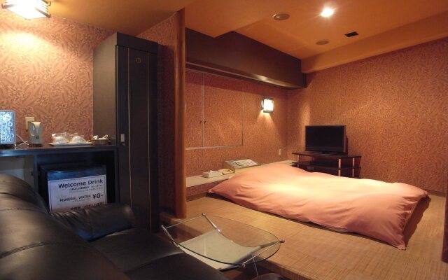 Hotel Tee (Adult Only)