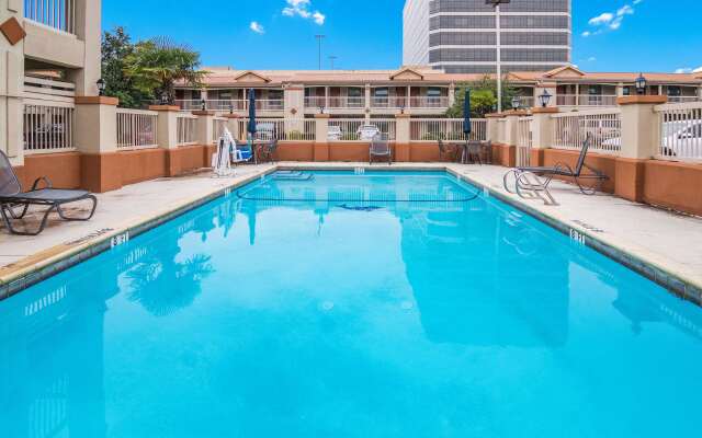 Quality Inn & Suites Dallas - Cityplace