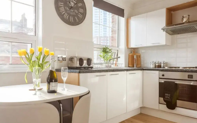 Modern Apartment - mins to Marina/Stadium/City Center