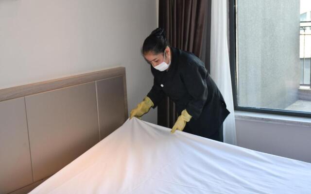 Q-Box Hotel Shanghai Sanjiagang