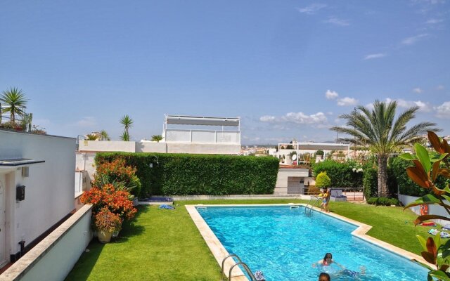 Luxury House with Private Chill Out