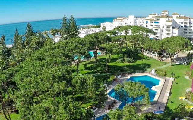 Playas Del Duque Apartment