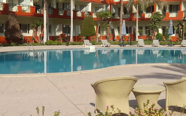 Grand Pyramids Hotel