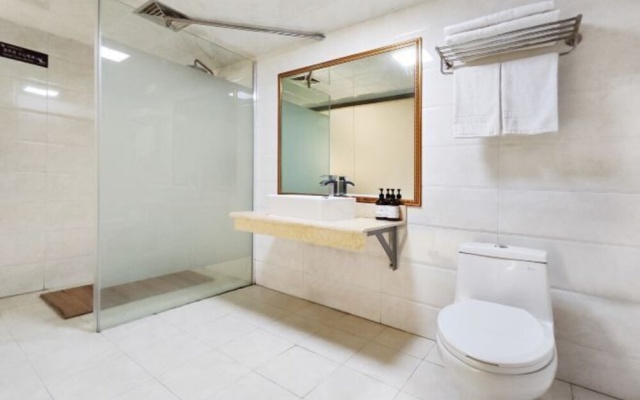 Jinglong International Hotel – Bathroom – Zhuzhou