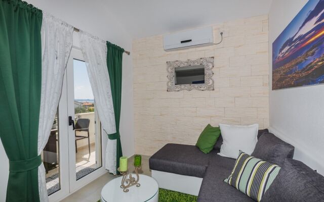 A1 - Modern Luxury apt w. 2 Balconies & sea View