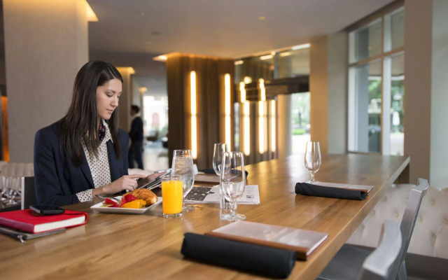 Hotel Indigo Naperville Riverwalk by IHG