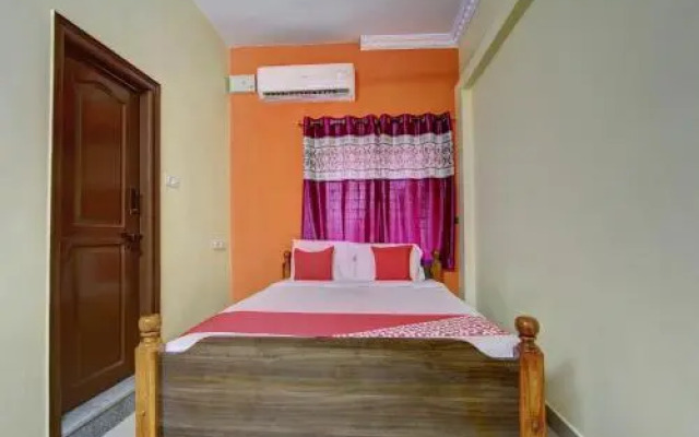 OYO Flagship 22101 Shree Raksha Comforts
