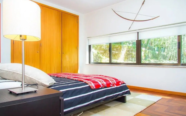 Liiiving in Caminha Oak Tree Chill House