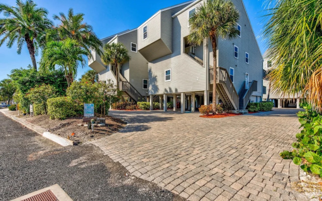 Pelican Pointe 2A