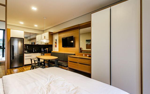 Studio cond. com piscina 700m da praia STI108