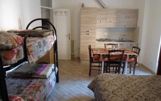 Il Volto Del Lago Rooms and Apartments