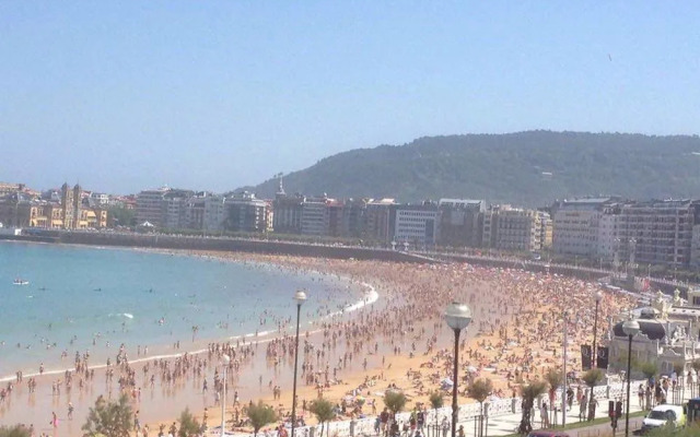 SEAFRONT LUXURY STUDIO by www.SanSebastianApartments.es