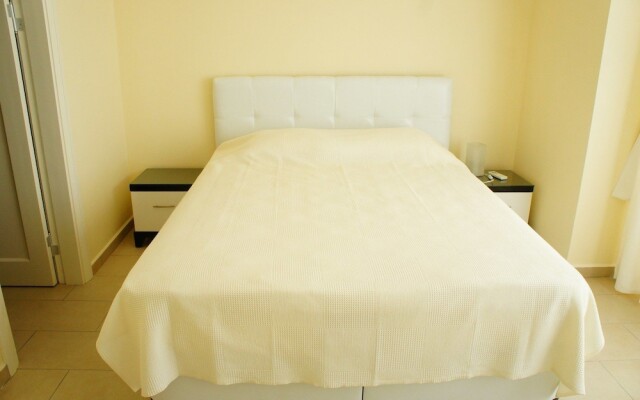 Aquamarine Apartments