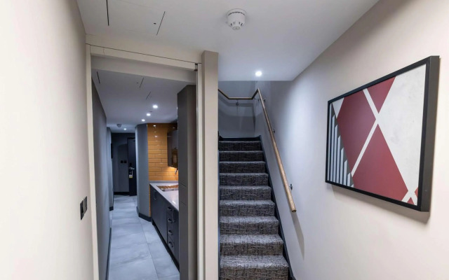 DoubleTree by Hilton London Victoria