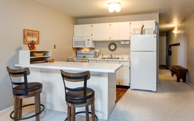 Classic 1BR Mountain Condo by RedAwning