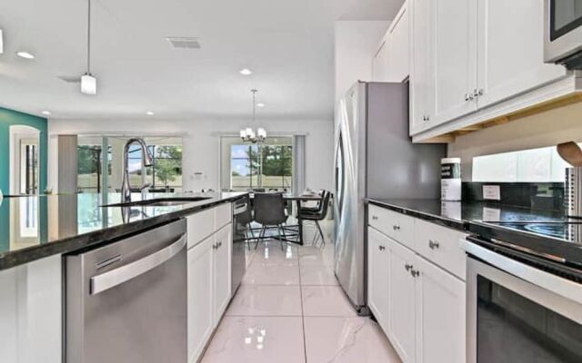 Charming Spacious Pool Home by Disney