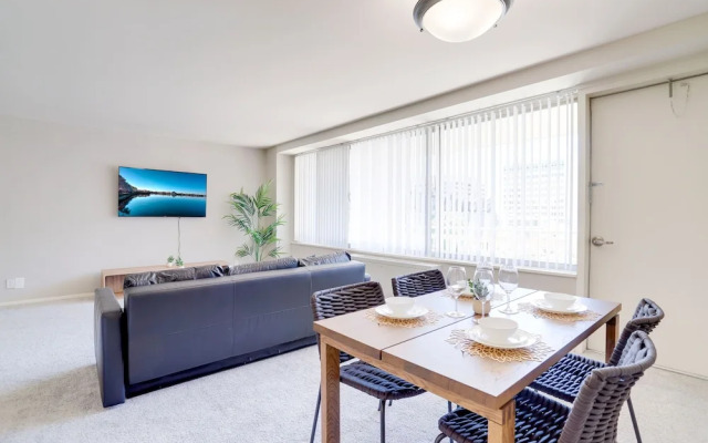 Stylish Condo in Crystal City