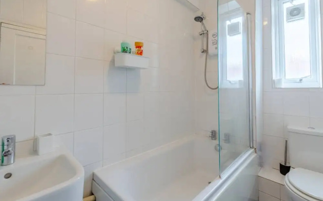 Bright 1 Bedroom Apartment in Between Fulham and Chelsea