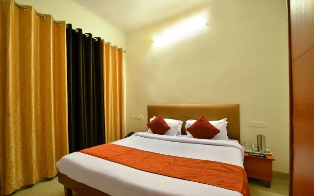 OYO 7372 Platinum Inn