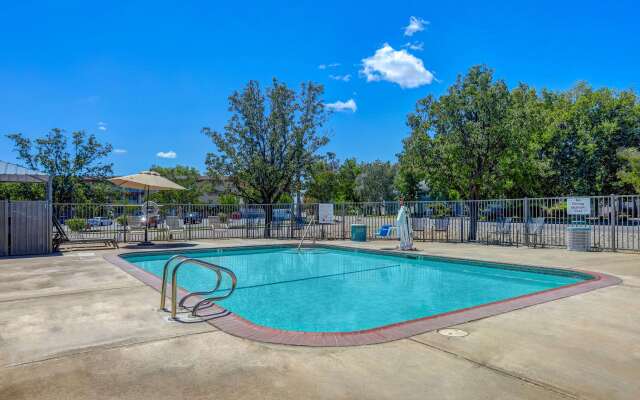 Motel 6 Red Bluff, CA