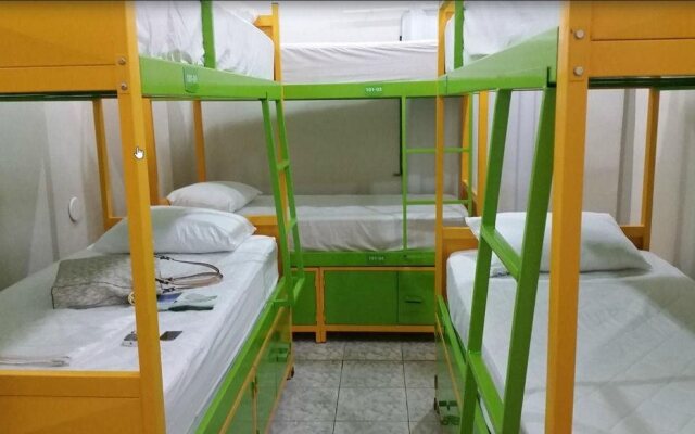 Praia dos Amores Hostel