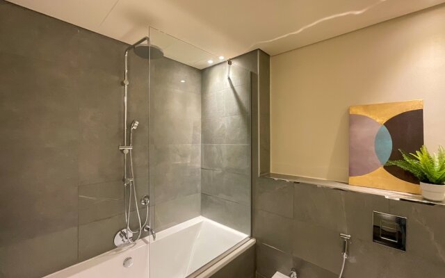 WelHome - Evergreen Apartment Amidst Vibrant JVC With Pool