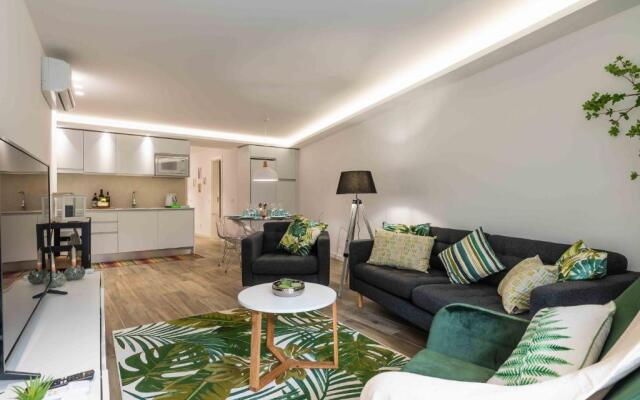 Downtown Albufeira 3-bedroom Luxury Apartment