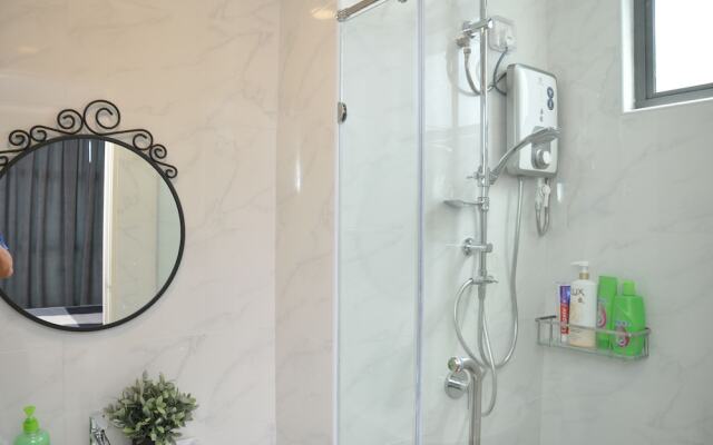 Lawang Suite Apartment With Balcony