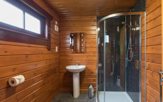 Lady Galloway Lodge 29 with Hot Tub, Newton Stewart