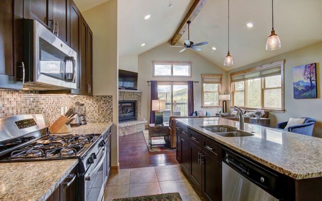 Maggie Point 3 Bedroom Townhouse by RedAwning