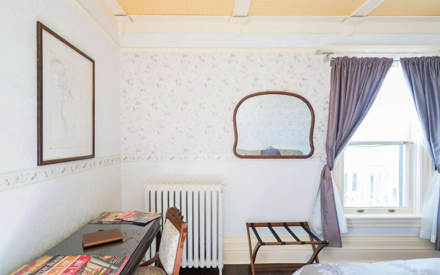 Marmora and Lake Inn