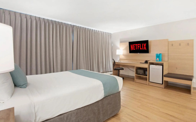 Highliner Hotel & Conference Centre