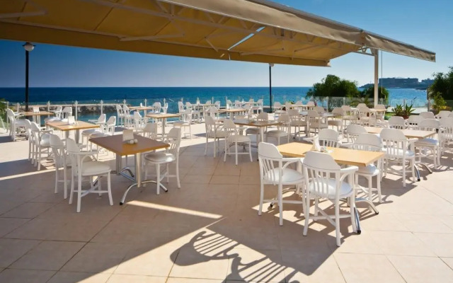 Ada Beach Hotel